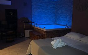 Royalty Rooms & Spa